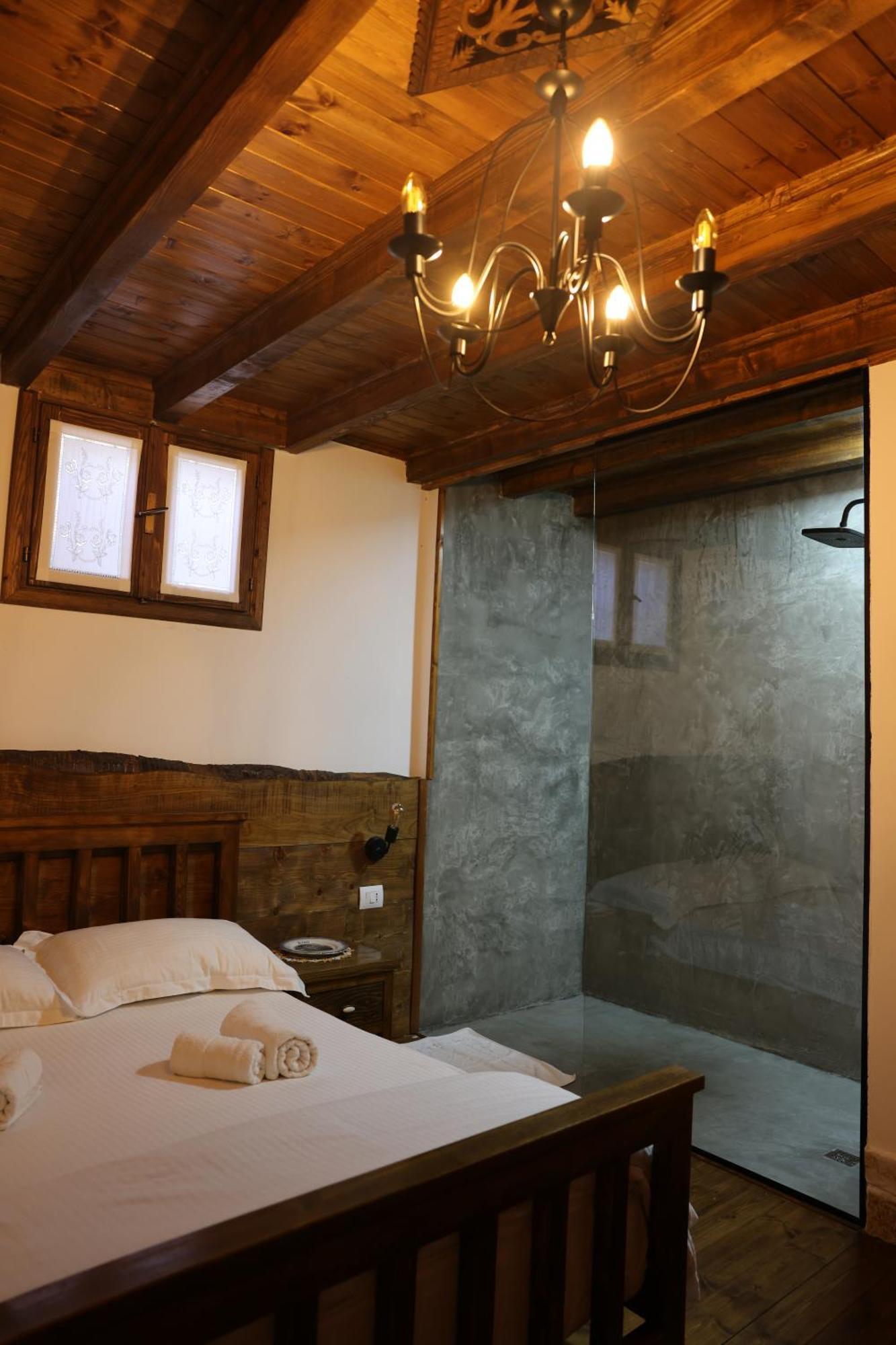 Anhel Hotel Berat Buitenkant foto
