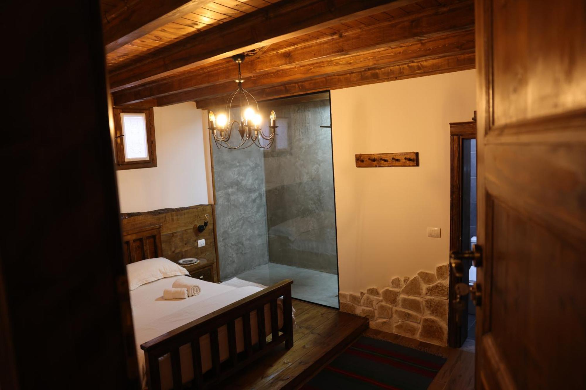 Anhel Hotel Berat Buitenkant foto
